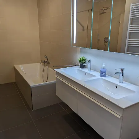 Apartment High-end Modern 2 Bed W. Garage In Belair